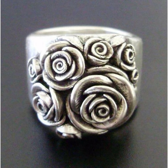 Fashionable Flower Decor Ring - Picture 2 of 5